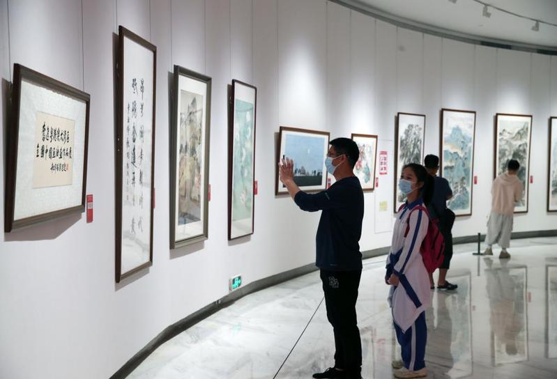 奮進(jìn)粵港澳大灣區(qū)作品展巡展至深圳，百余精品藝術(shù)展現(xiàn)灣區(qū)風(fēng)貌